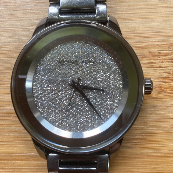 Michael Kors gunmetal watch with diamonds covered face - Picture 3 of 4